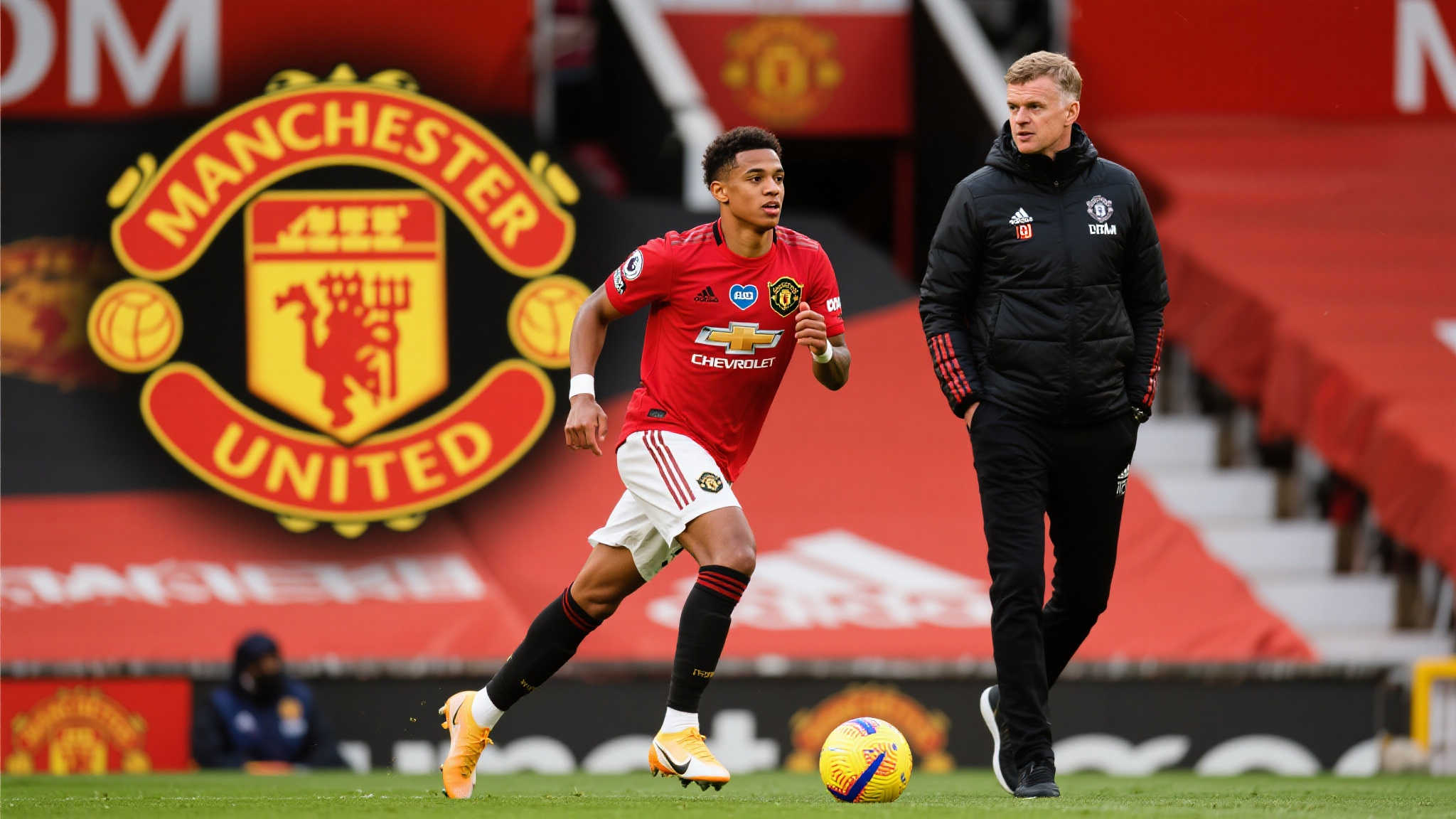 药厂欲租借安东尼,博加德盼滕哈赫稳固阵容 在当前足球转会市场中,租借球员已成为许多俱乐部的灵